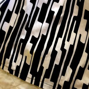 Robert Louis black and white #2 pockets  skirt